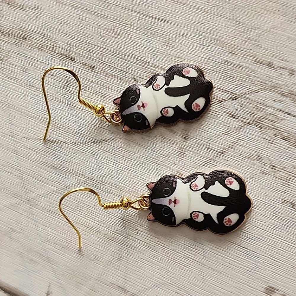 Playful Cat earrings Beautiful Enamel design 925S post EO